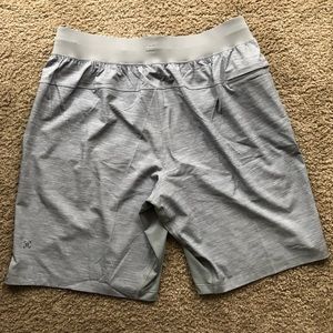 Lululemon T.H.E. Short Linerless Men’s Large L 9” Running
